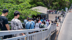 “五一”假期，武隆旅游接待游客121.33万人次，位列重庆周边景区首位